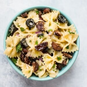 This crispy chorizo pasta salad is a fast, easy, and versatile pasta salad that can be a main course or side dish. Spicy chorizo and a zesty vinaigrette make this pasta salad a winner!