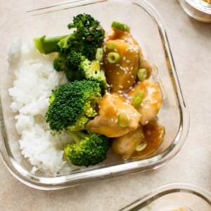 Honey ginger meal prep bowls - an easy and delicious meal prep idea that's a great way to save time on busy weeknights. Perfect lunches or dinners for the week!