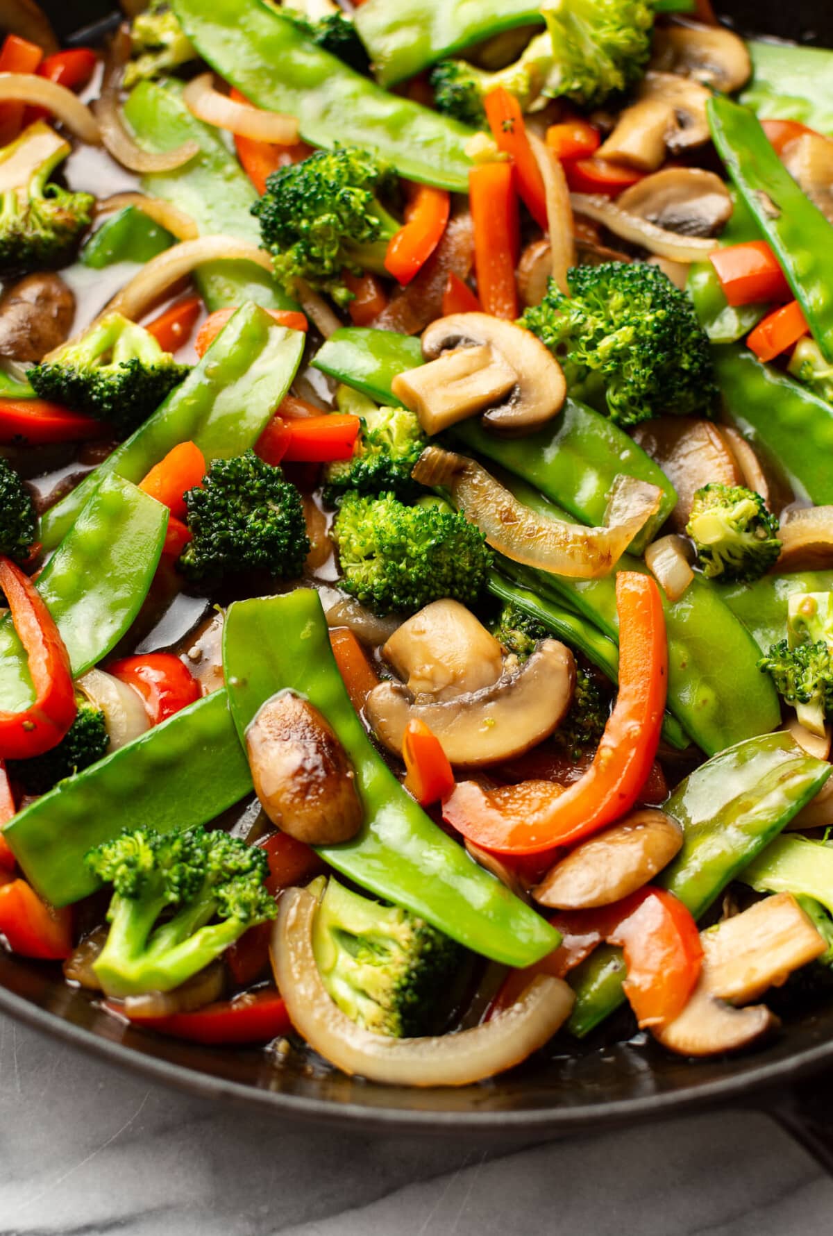 a skillet with vegetable stir fry
